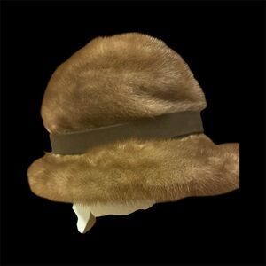 Brand new mink fur hat size M (21,5 cm around the head) with tags